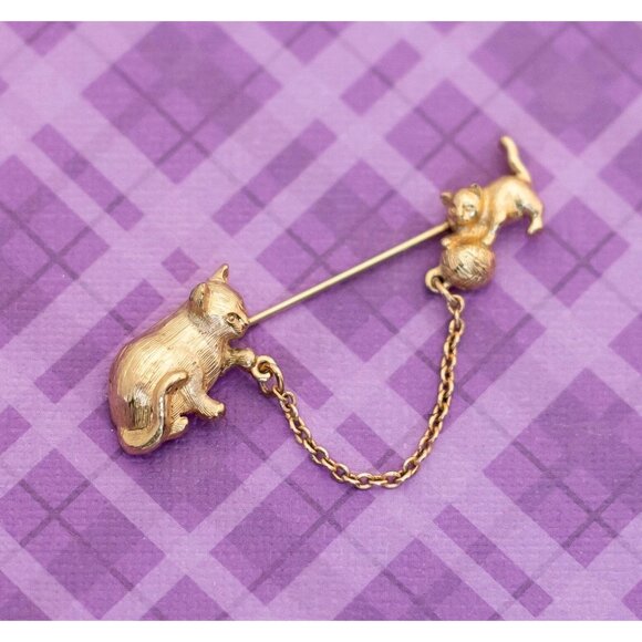 Vintage Pet Cat Gold Tone Stick Pin by Avon - V19 - Picture 1 of 3